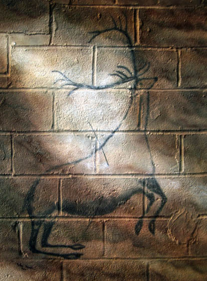 Homage to Cave Lascaux cave paintings by modern artist Nolan Haan. Discover his contemporary homage cave paintings on trompe l oeil cinder block walls.